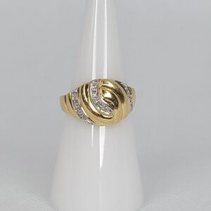 18k Yellow Gold with white gold diamond accent size 7